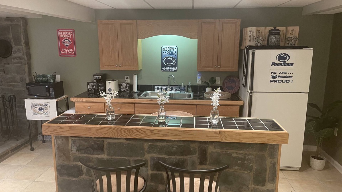 Park Forest Village House | PSU Suite - 4 miles from campus
