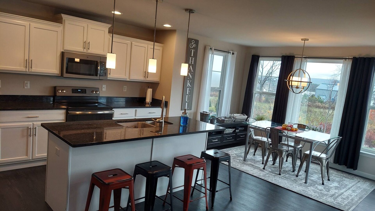 Bellefonte House | PSU-WE ARE 7 miles away. Free Breakfast, Home Gym & Ping Pong