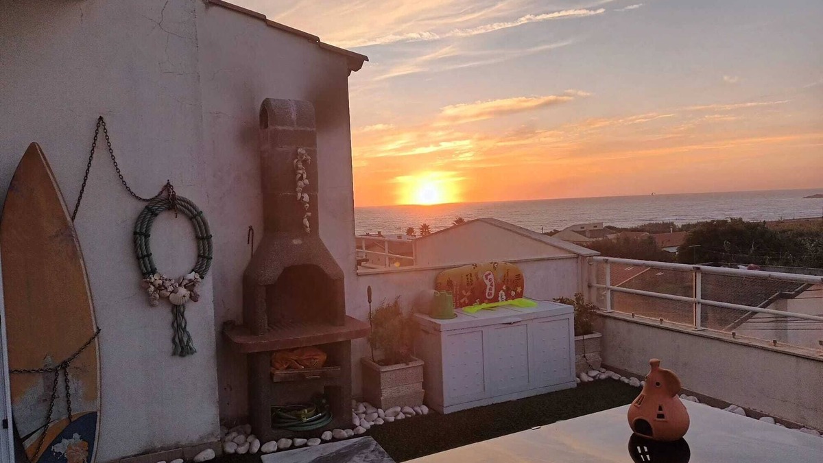 Vila Cha Apartment | Vila Chã beach apartment/terrace, 2/4 peoples, sea views/barbecue/snooker table.