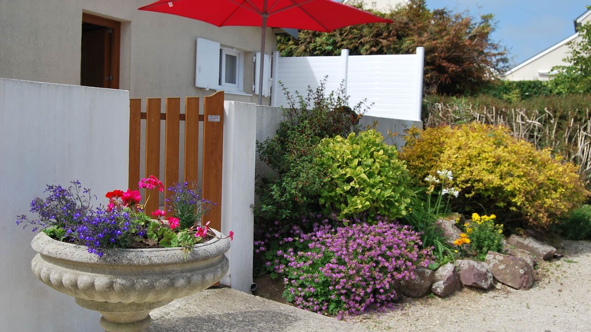 Asnelles House | Pte HOUSE/private PARKING- TERRACE/SEA 300 meters away- LANDING BEACHES