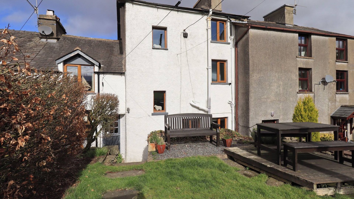 Lowick Cottage | PUDDLE DUCK COTTAGE, pet friendly, with open fire in Spark Bridge