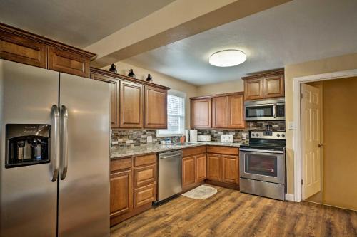 Aberdeen House | Pueblo House by Riverwalk, 2 Miles to Fairgrounds!