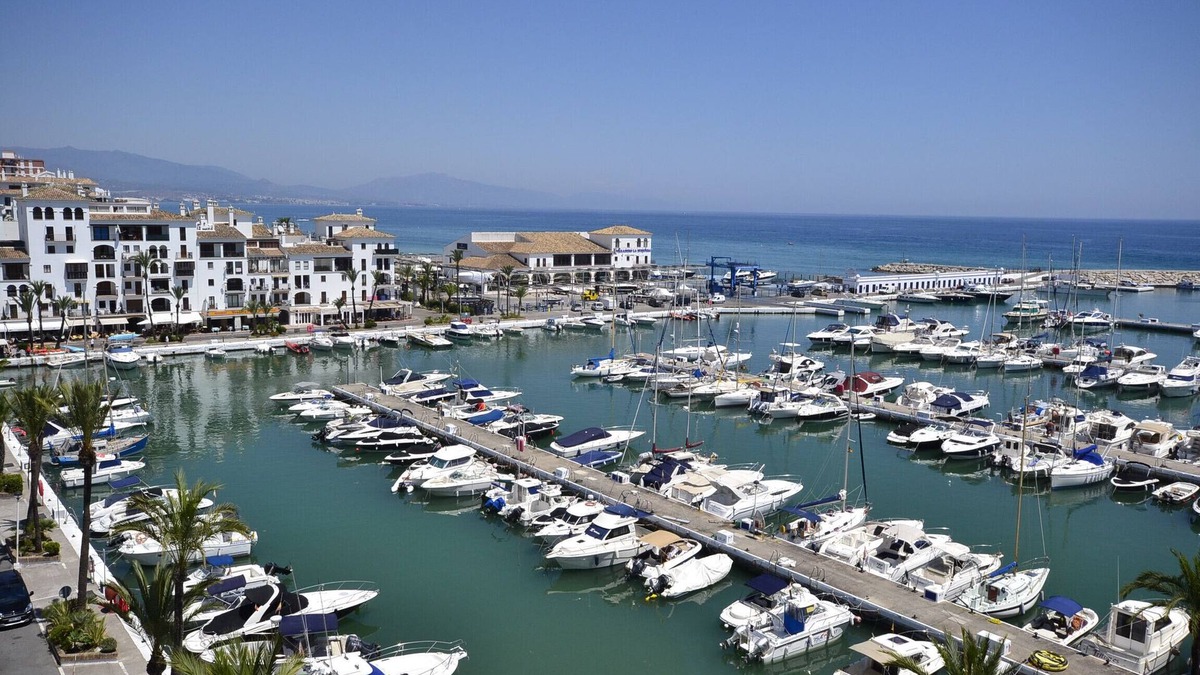 Cabrita Apartment | puerto duquesa front line marina apartment