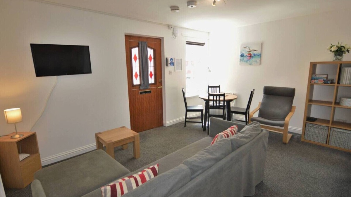 Tobermory Apartment | Puffin Apartment located on Tobermory High Street