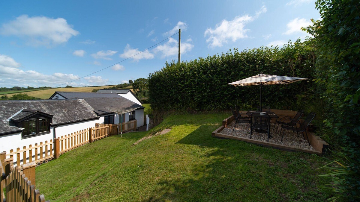 Littleham Cottage | Puffin Cottage - Countryside cottage with a pool