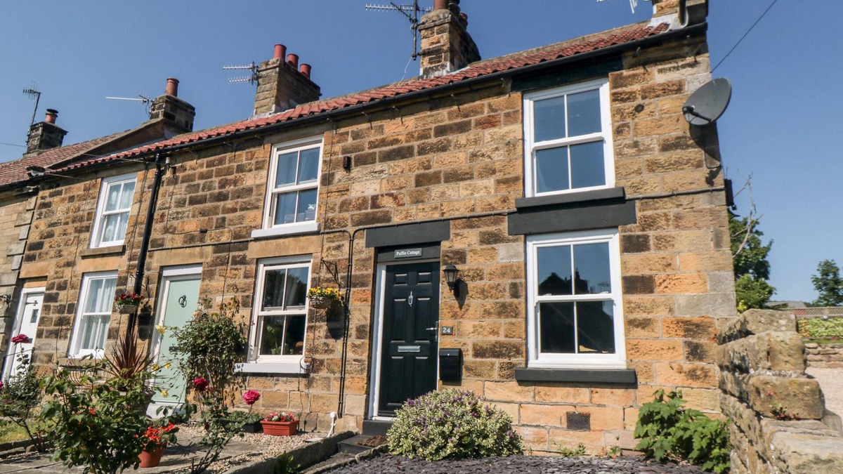 Cloughton Cottage | PUFFIN COTTAGE, pet friendly, character holiday cottage in Scalby
