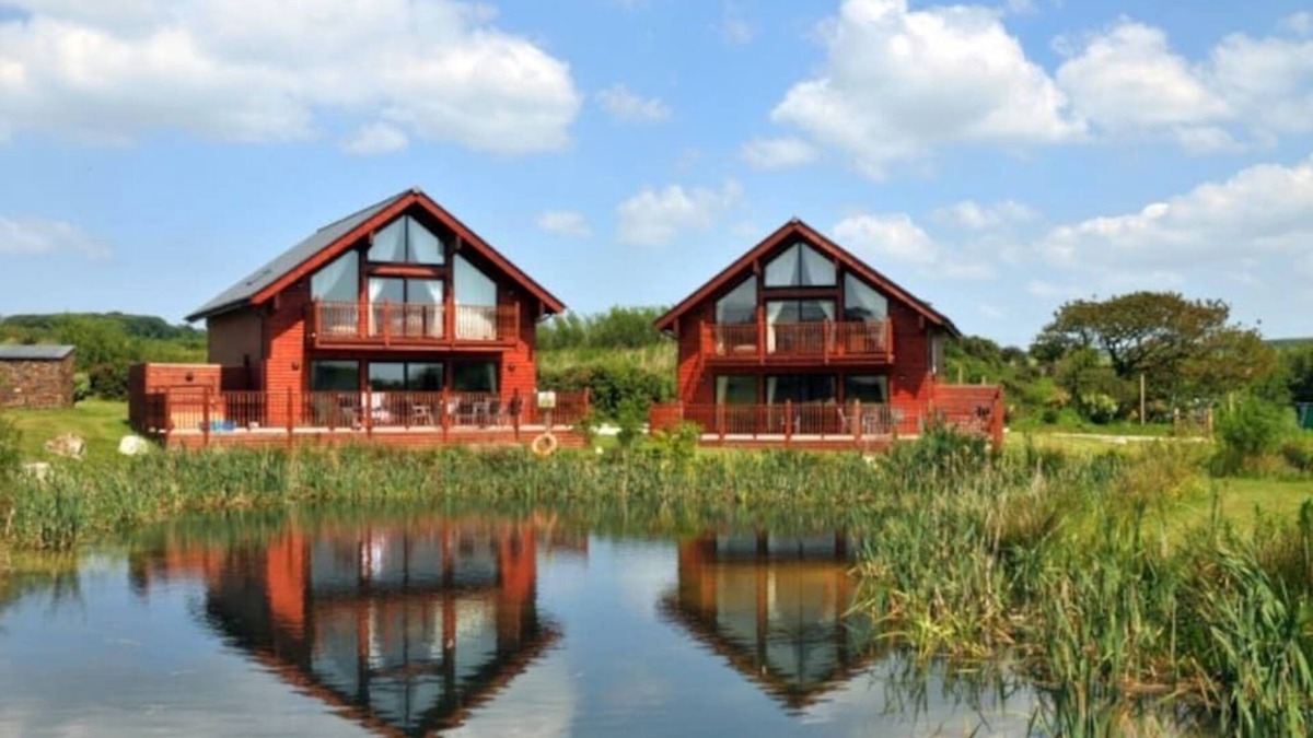 Winnard's Perch Ski Chalet | Puffin lodge 4 bedroom with Hot tub,-Indoor Pool & Gym