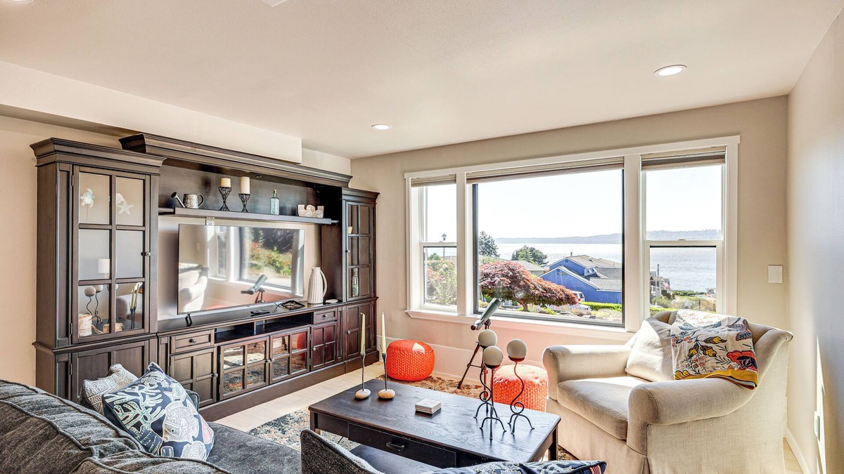 Des Moines Apartment | Puget Sound Views: Des Moines Apt w/Patio