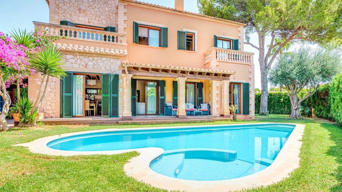Puig de Ros Ski Chalet | Puig de Ros Villa sea view with private pool and garden