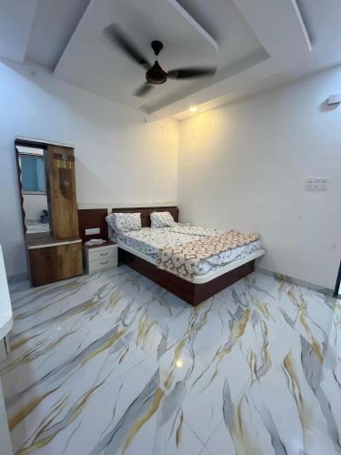 Omkareshwar Hotel | pujari palace