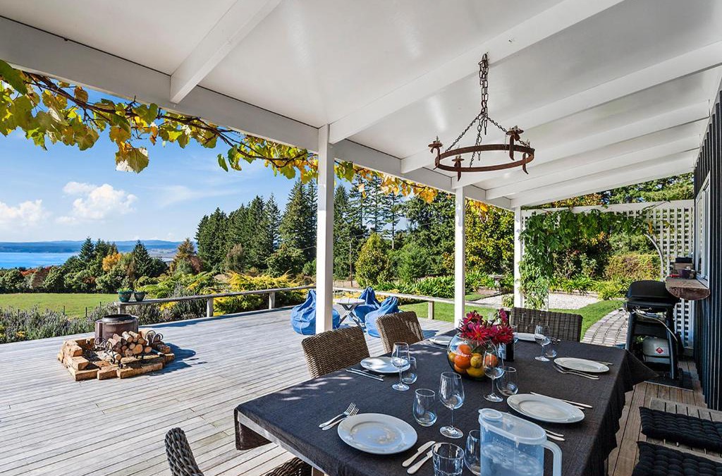 Mount Ruapehu Ski Area House | Pukawa Country Lodge - Pukawa Bay Holiday Home