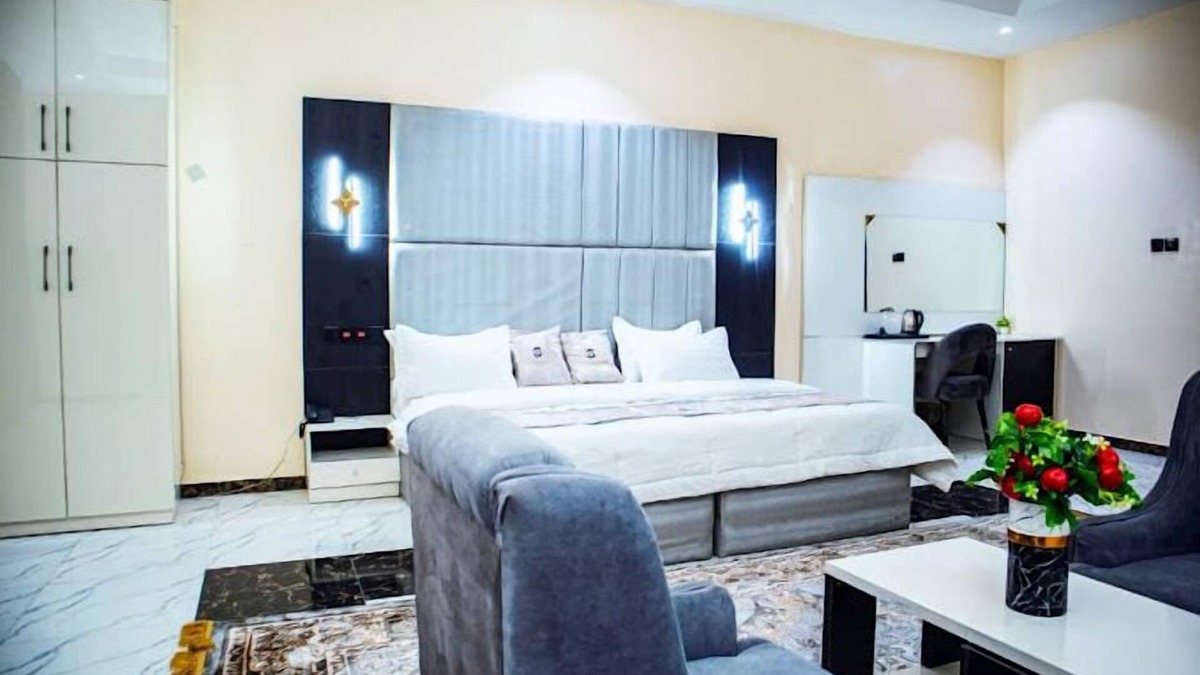 Jimeta Hotel | Pula Pula Luxury Hotel and Suites