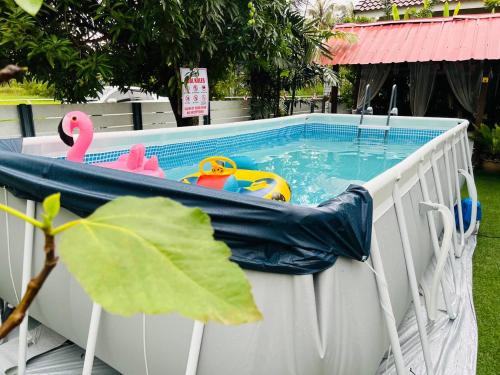 Kampung Padang Behor Apartment | PULAI FIELD AA HOMESTAY