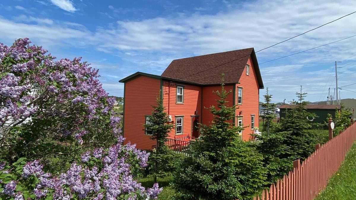 Twillingate House | Pumpkin House ~ a museum guesthouse experience