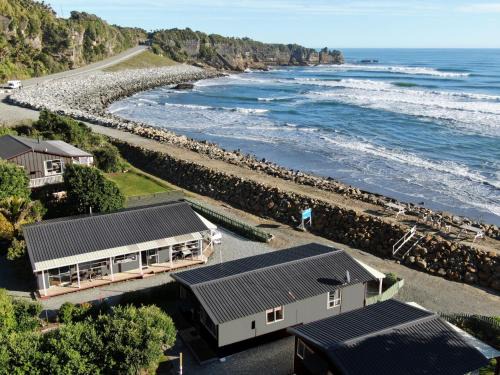 Punakaiki Hotel | Punakaiki Beachfront Motels