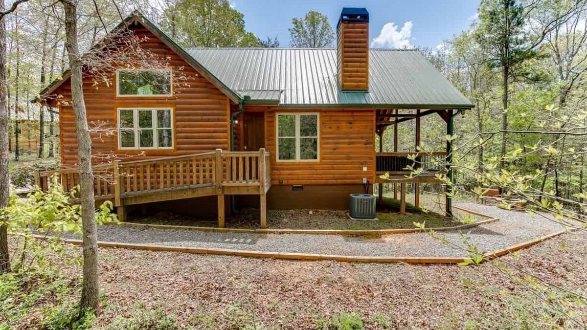 Cleveland Cabin | Pure Gold-Voted Top New Design Super Luxury and Private