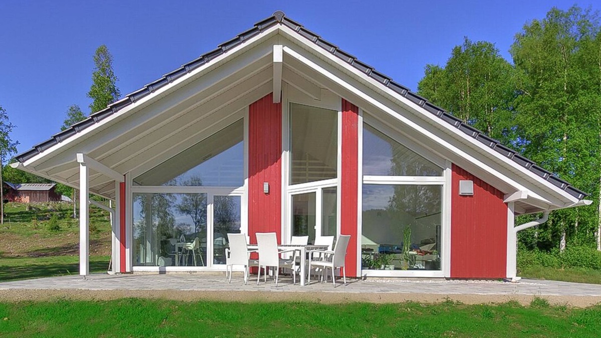 Sunne Municipality House | Pure lake view and great feeling of space