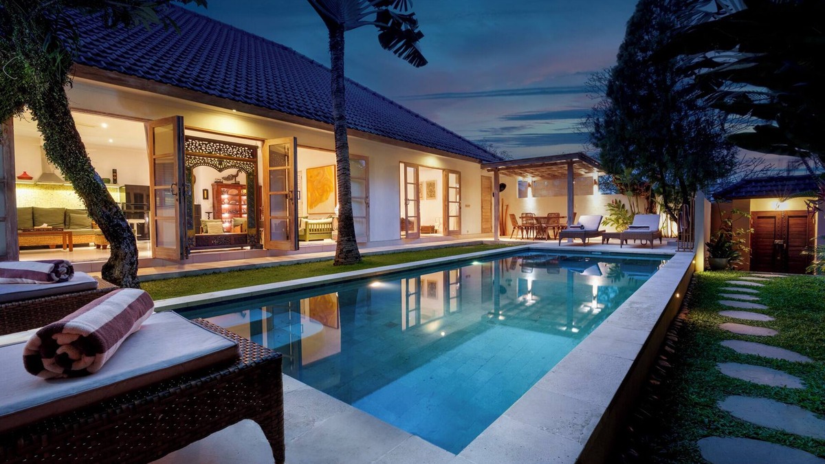 Batu Bolong Villa | Puri Pura; fully serviced 4 bedroom villa, central Canggu, close to the beach.
