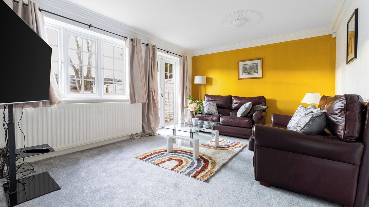 Purley House | Purley House-Sleeps 8-Near Gatwick-Games Room
