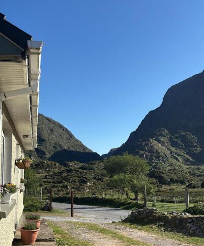 MacGillycuddy's Reeks Villa | Purple Mountain Cottage