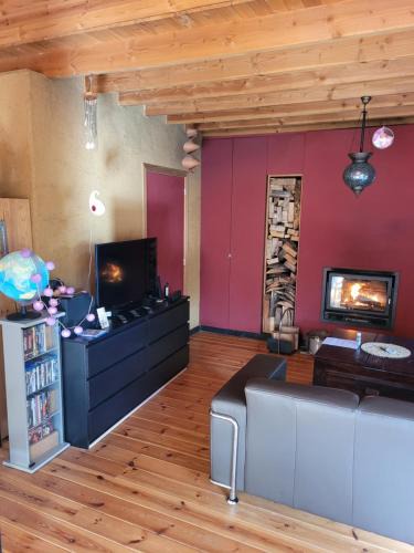 Dranouter House | Purple Papillon