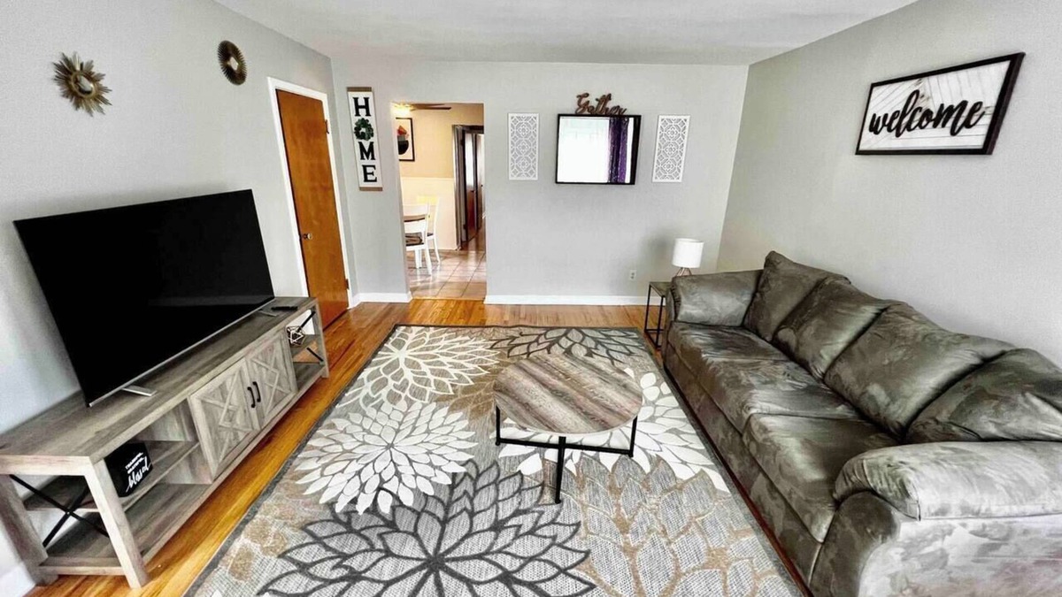 Westwood Apartment | Purple Paradise Queen Bed Apartment
