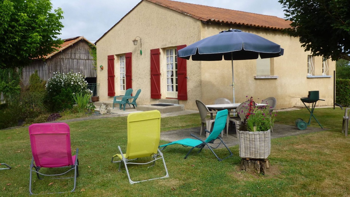 Lanquais House | Purple perigord house