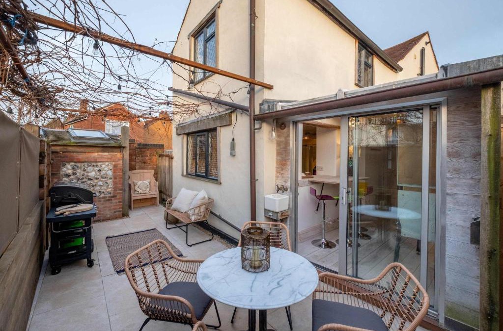 Burton Joyce House | Purple Poppy Cottage