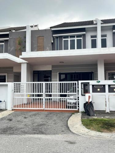 Batu Arang House | Puteri Elaisha Homestay