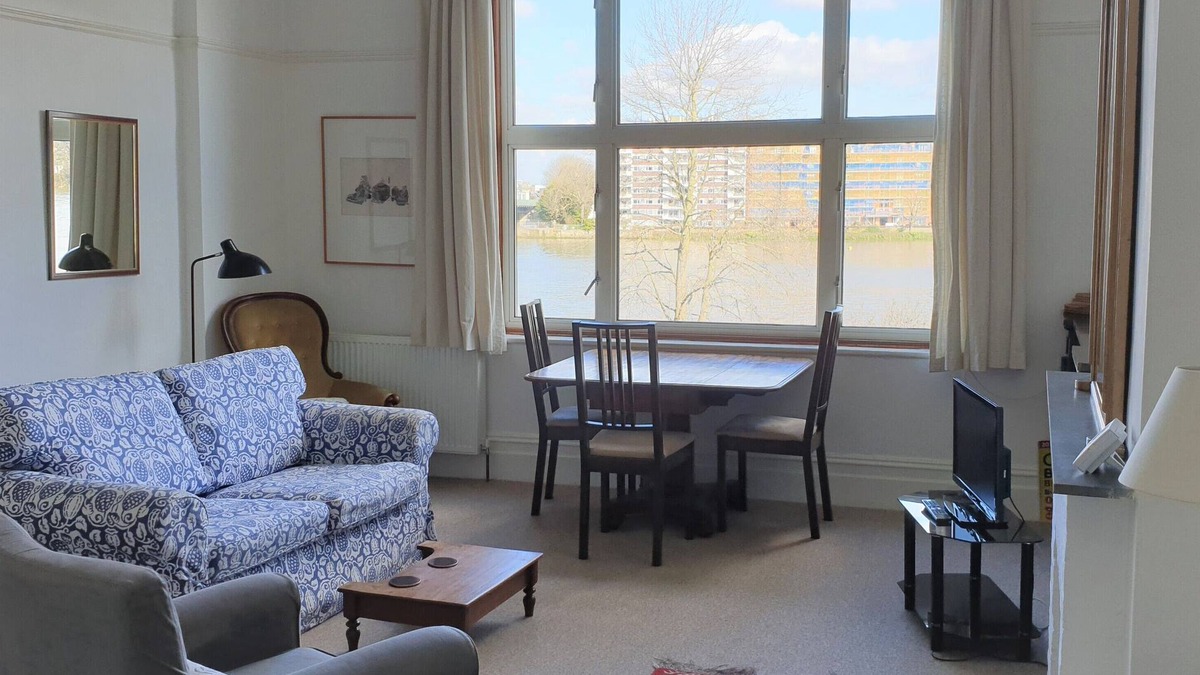 Thamesfield Apartment | Putney, Bright 1 bedroom flat on the river.