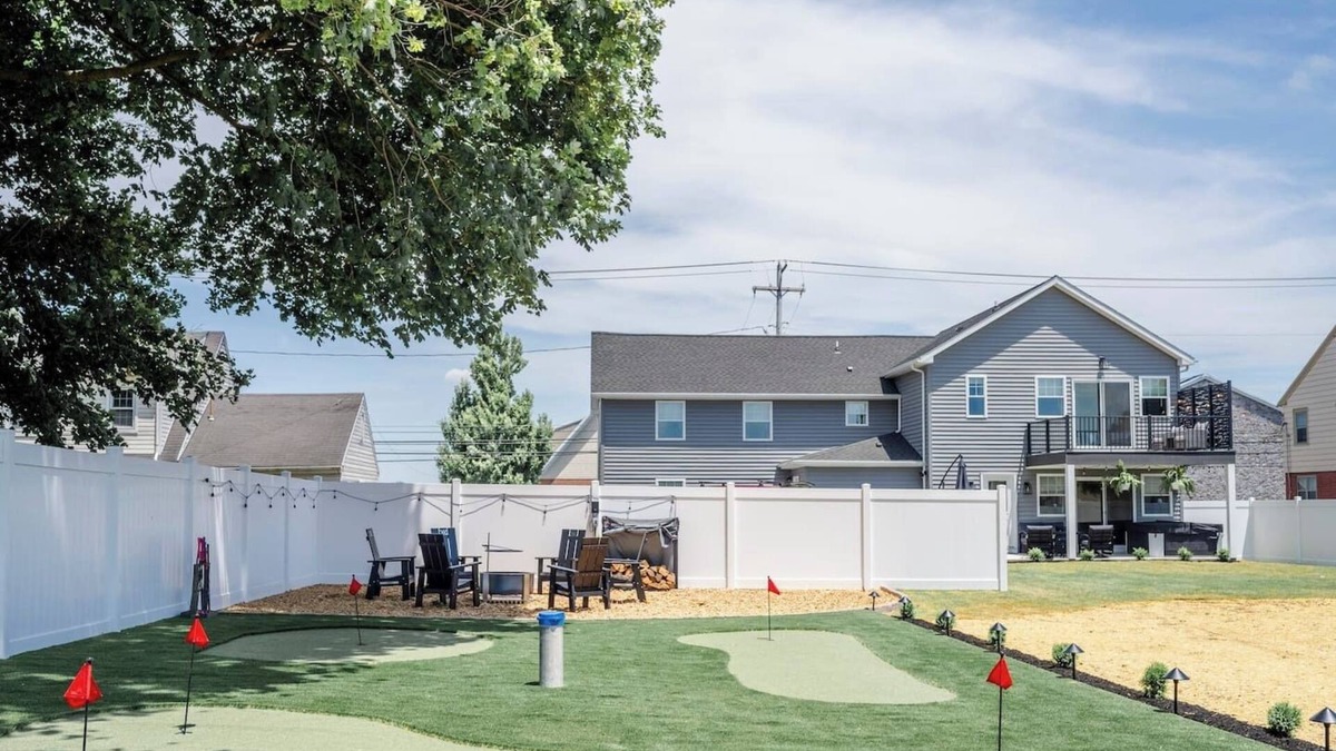 Ronks House | Putting greens *hot tub* game room- Amish views