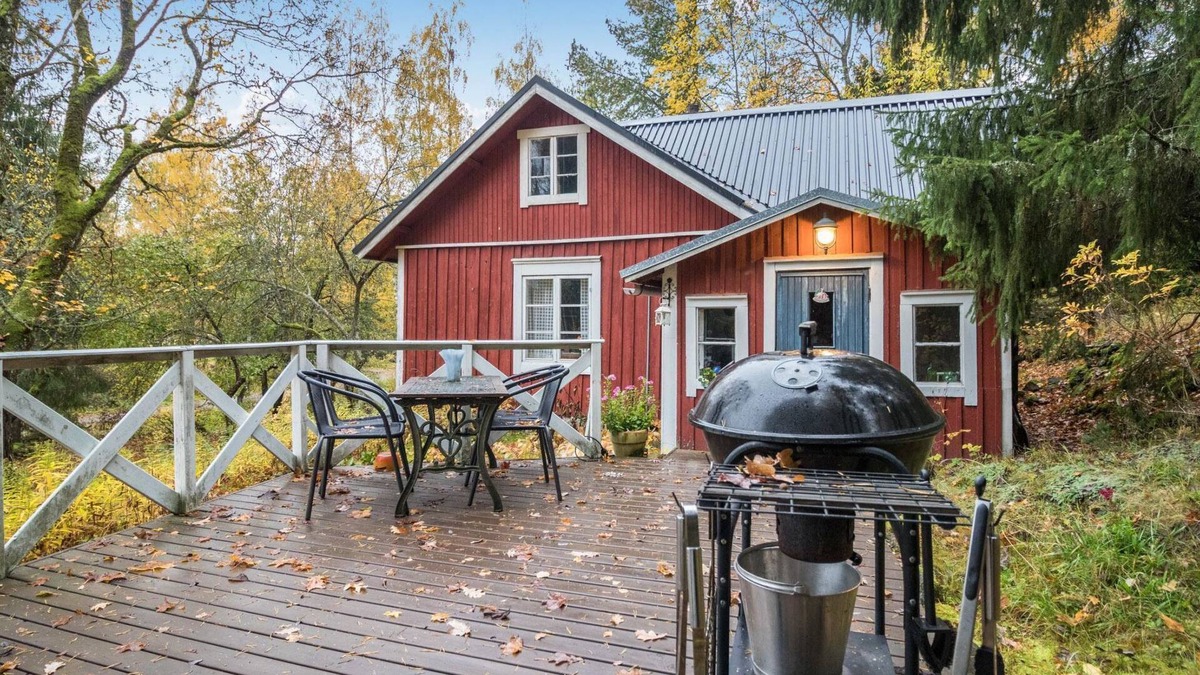 Karjalohja House | Puutarhurin Mökki by Interhome