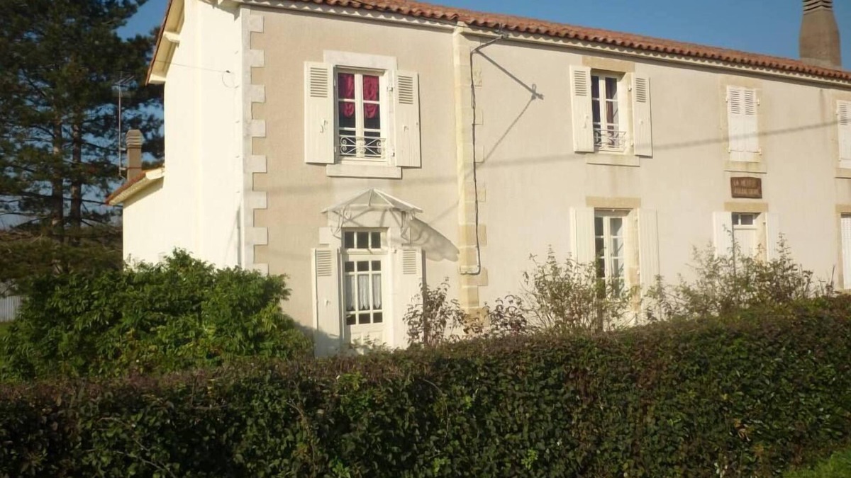 Puy-de-Serre House | Puy De Serre:House for 6 near MERVENT