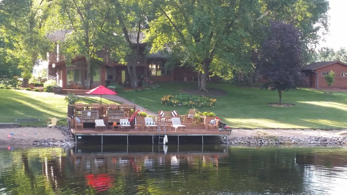 Coloma House | Pvt 35 acre lakefront retreat: LDG sleeps 12- hot tub tennis ct trails and more
