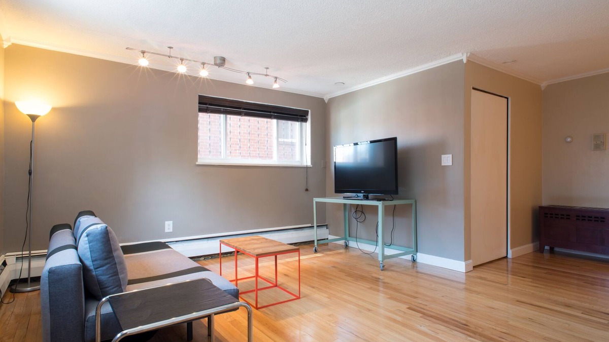 Commonwealth Apartment | Pvt entrance, CDCcleaning, Whole Foods delivery