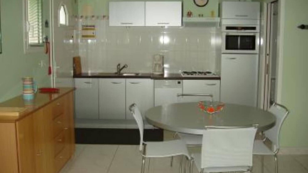 Pyla-sur-Mer Apartment | Pyla Sur Mer: apartment in villa located in residential area