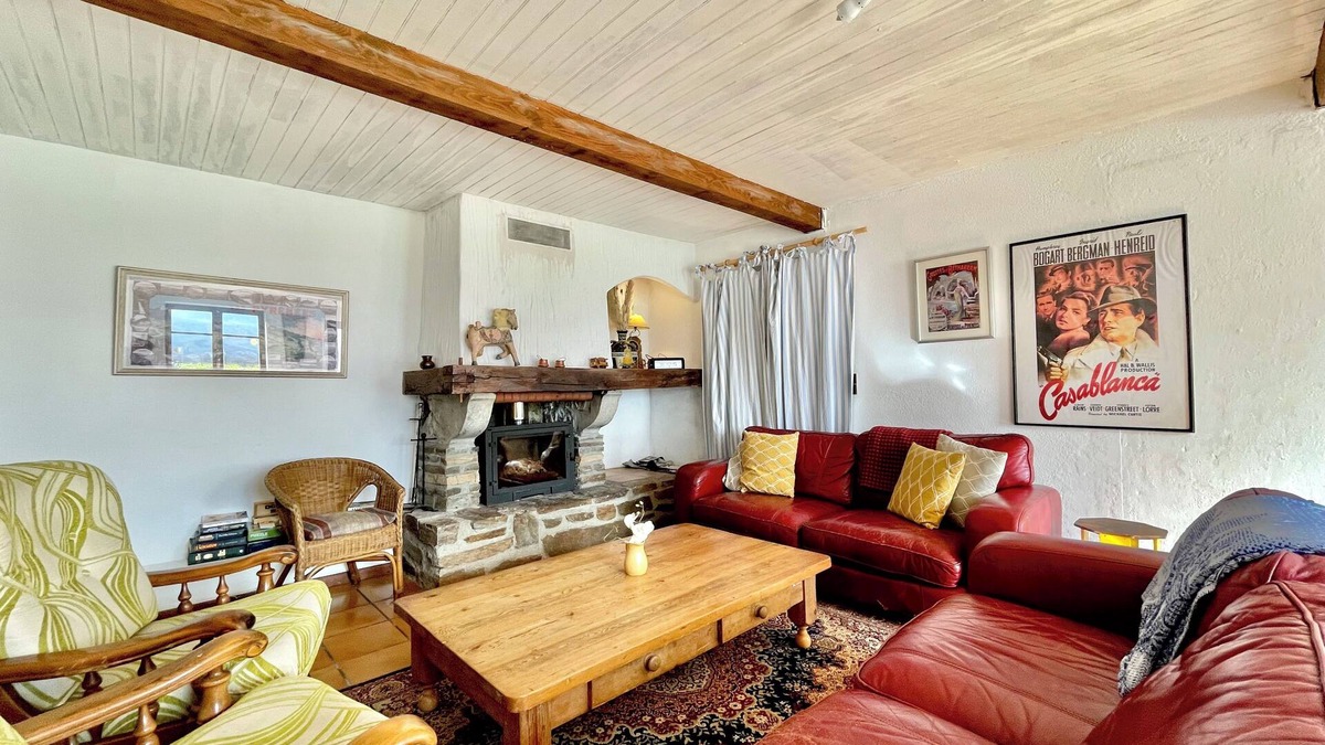 Escala House | 🚴 Pyrenees Gîte | Stunning Views, Heated Pool & Jacuzzi | Perfect for Groups ✨