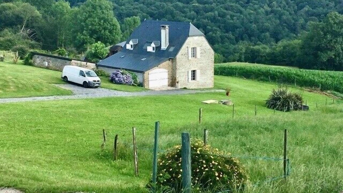 Oloron-Sainte-Marie House | PYRENEES - PRIVATE CHARMING HOUSE 3.5 Km toVillage, UNOBSTRUCTED Mtn. VIEWS.