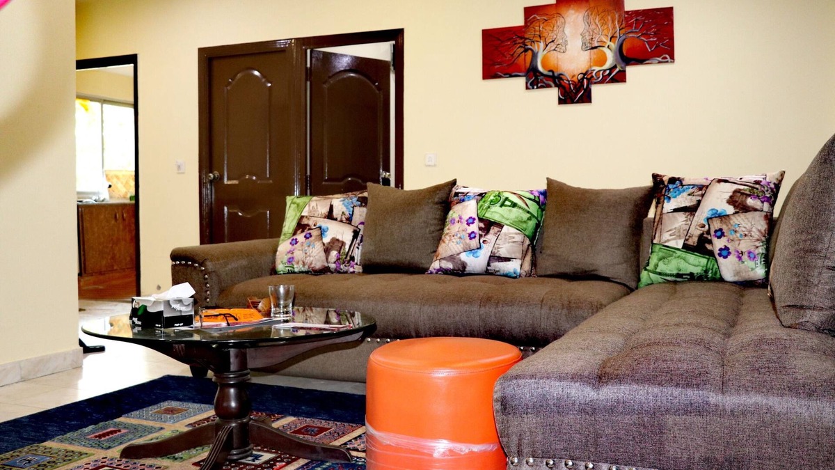 Bahria Town Villa | Qb's Elegant House Valley View Wifi, Car Park, Netflix