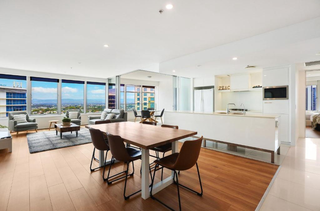 Surfers Paradise Apartment | QTower 2BR Apt Pool & Gym, 6 Guests, Beach Walk