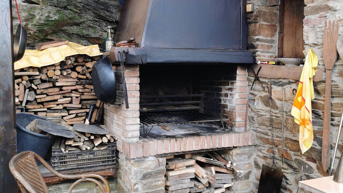 Navia de Suarna House | Quadruple with right to patio and barbecue. Pets, meals, barbecue, stove