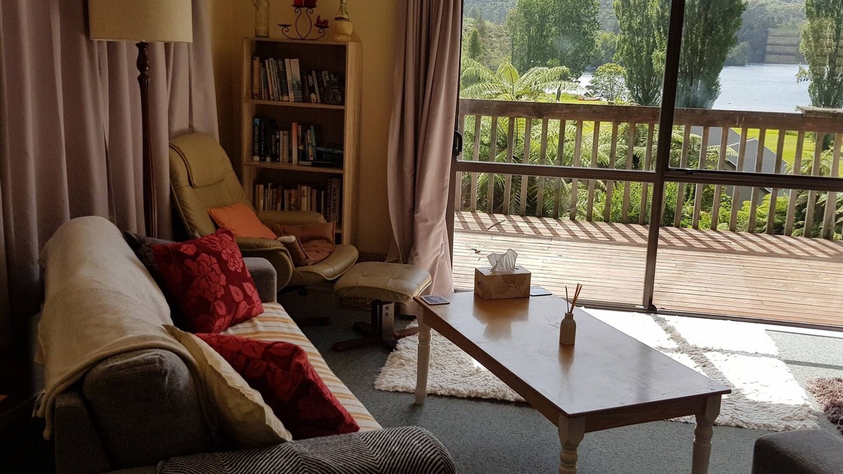 Lake Tarawera House | Quails Run. Enjoy beautiful lake views & plenty of outdoor activities close by