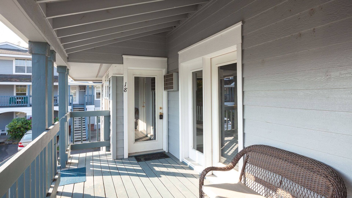 Hood River Condo | Quaint 1 bedroom, 2 bath, sleeps 4, downtown, parking, easy come easy go