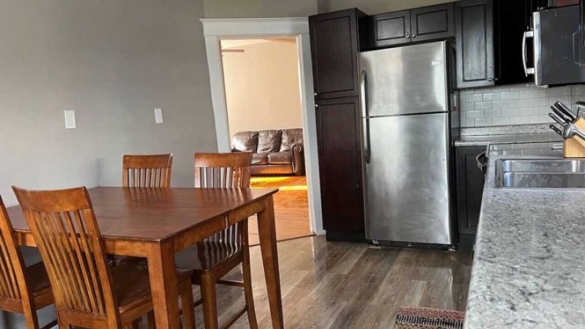 St. Louis Apartment | Quaint 2 Bedroom Flat with Office