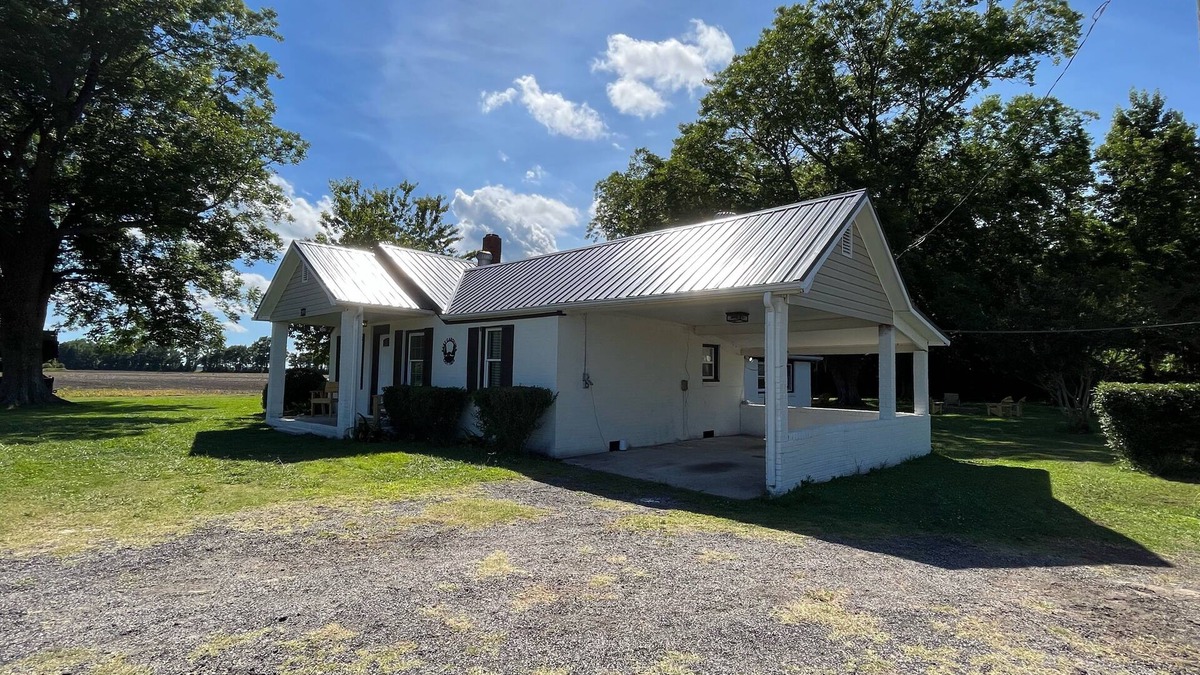 Fairfield House | Quaint 3BR Newly Renovated Pet-Friendly Private Home on 3 Acres 1hr to OBX