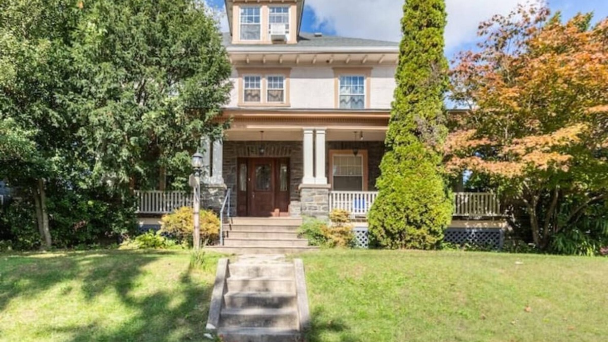 Upper Darby Apartment | Quaint 3rd Floor Loft