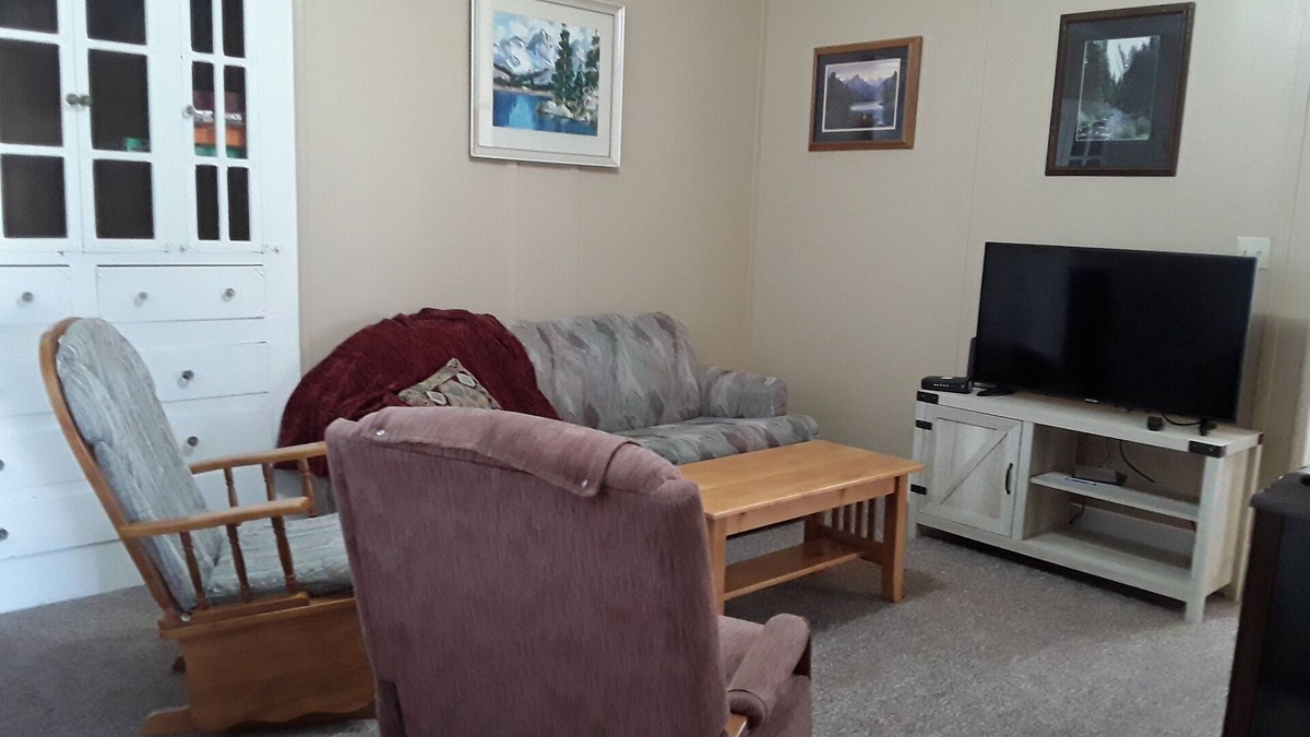 Deer Lodge House | Quaint and Comfortable