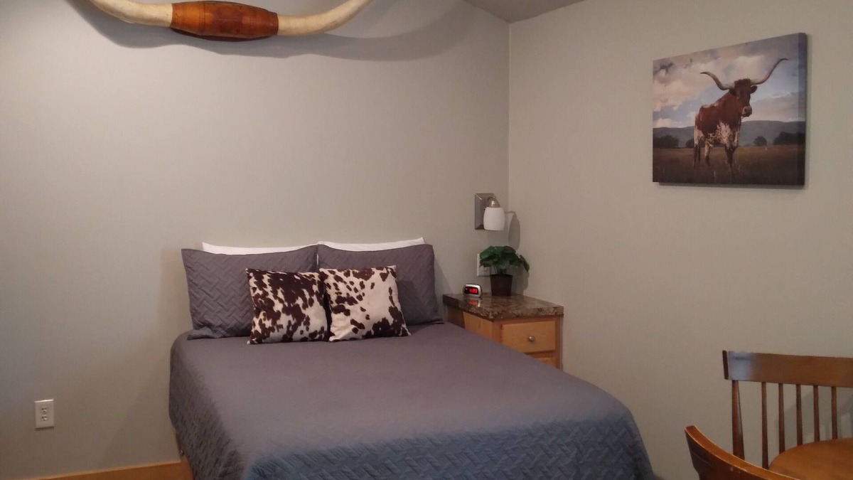 Palestine House | Quaint and Cozy Cabin at The Ranch at Walston Springs