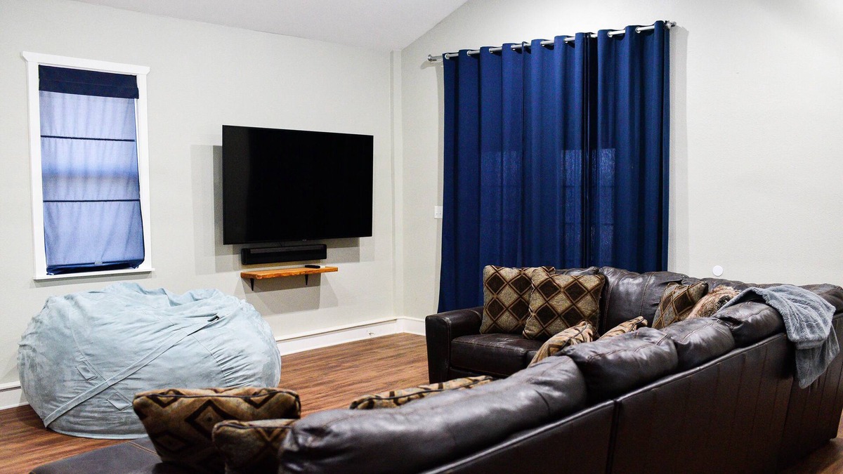 Turkey House | Quaint and Cozy Home in Turkey, TX. Huge game room.