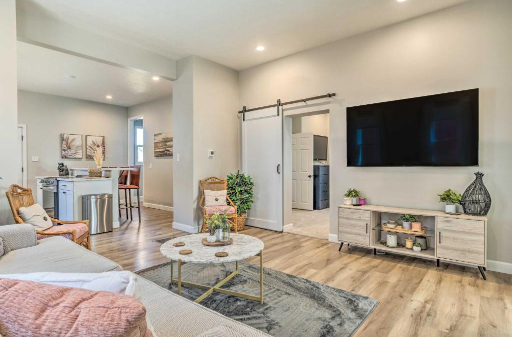 Near Eastside House | Quaint and Cozy Indianapolis Getaway with Yard!